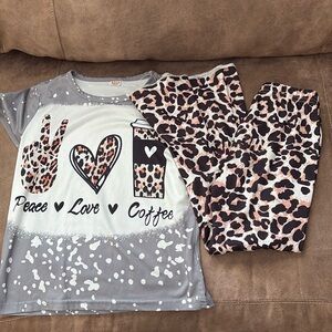 Girls Peace Live Coffee flare outfit